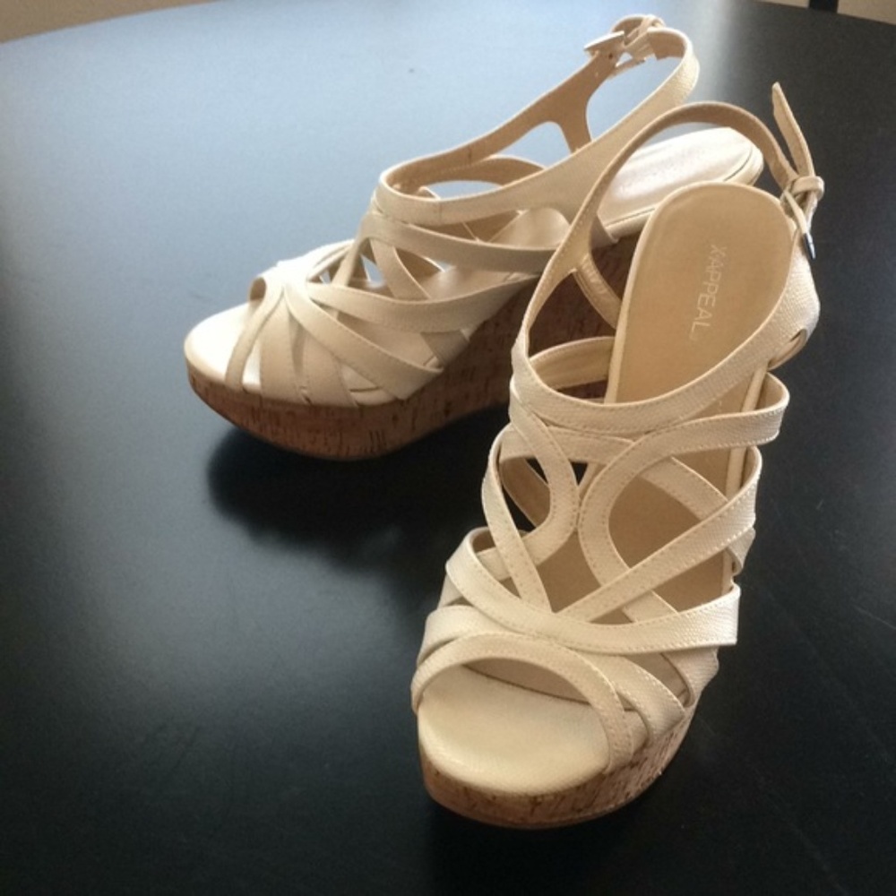 Xappeal Platform Sandals Size 9 1/2